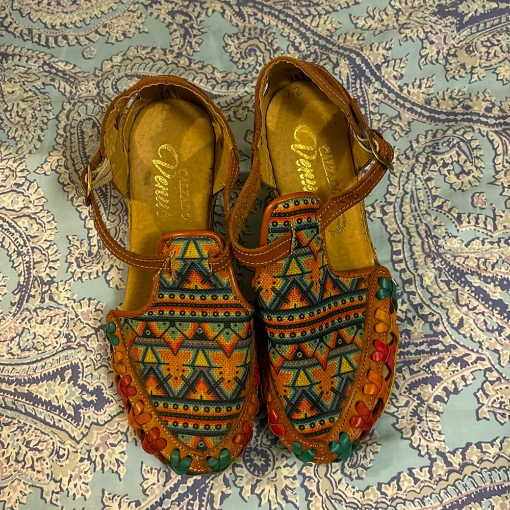 Bran new Oaxaca shoes size 7 USA or 24 Mexican size